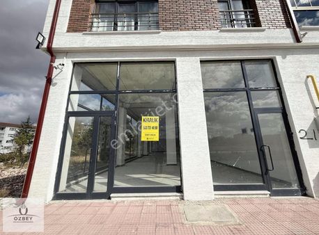 Özbey Emlaktan Vergi Dairesi Yakını Geniş Kiralık Köşe Dükkan