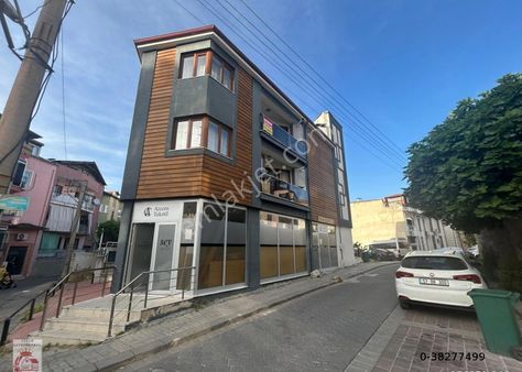 Ayşah Gayrimenkul'den Şehrin Merkezi Fesleğen'de Satılık Daireler Ve Dükkan