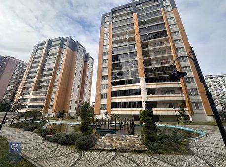 Beylikdüzü Kolejler Bölgesinde Kiralık 5+1 Dubleks Daire