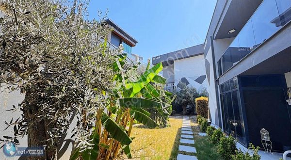 Kuşadası'nda Full Eşyalı Deniz Manzaralı 2+1