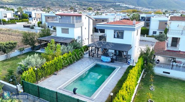 Rota'dan Kuşadası'nda Özel Havuzlu,bahçeli Müstakil 3+1 Villa
