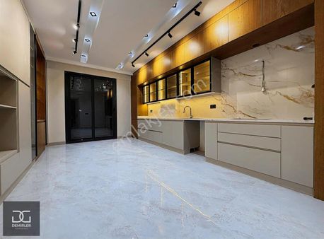 Demirler'den Hallaçlar'da Özel Tasarım 5+1 Satılık Villa