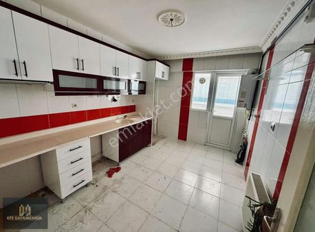 Efe Gayrimenkul'den Cadde Dibi Asansörlü 3+1 Aile Evii..