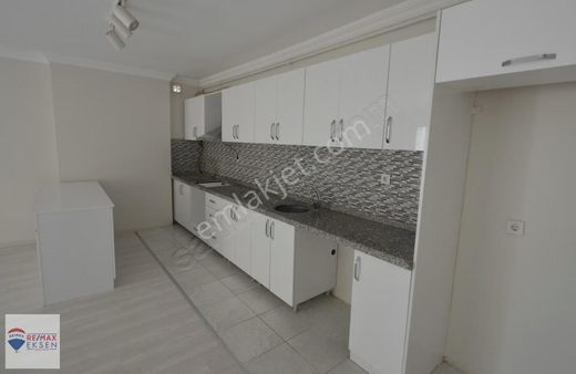 Çekmeköy Teras Evleri Sitesinde 1+1 Geniş Ve Kullanışlı Kiralık