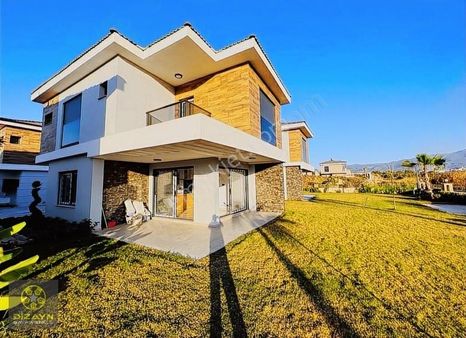 Kuşadası Davutla'da Havuzlu Müstakil Villa