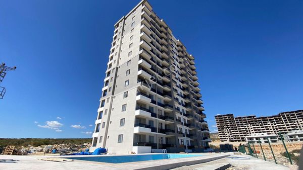 Ayaşta Deniz Manzaralı Havuzlu Site İçerisinde 1+1 Satılık Daire