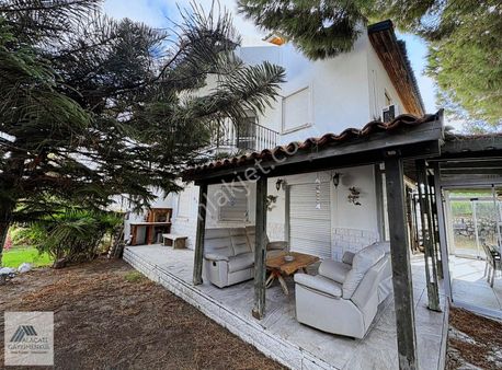 Alaçatı Gayrimenkulden Mamurbaba Site İçinde 4+1 Satılık Villa