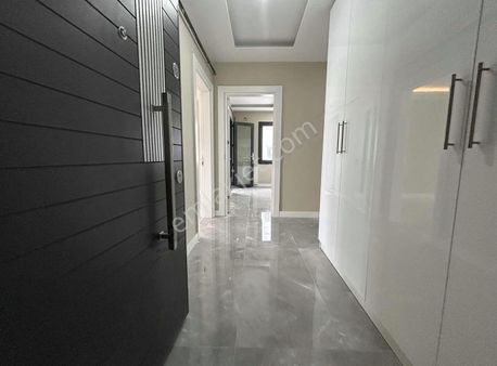 Yatırımlık Ve Oturuma Uygun Sosyal Tesisli Sitede 2+1 Sıfır Da