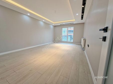 Etimesgut Merkezde Orta Katta Ön Cephe Satılık Lüks Yapılı 3+1