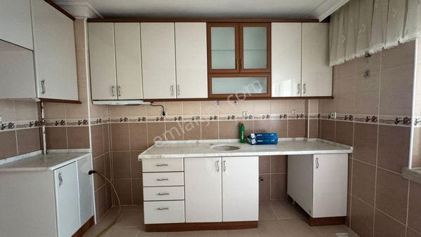 Atapark Mahallesi'nde Cadde Üzerinde 3+1 Daire!