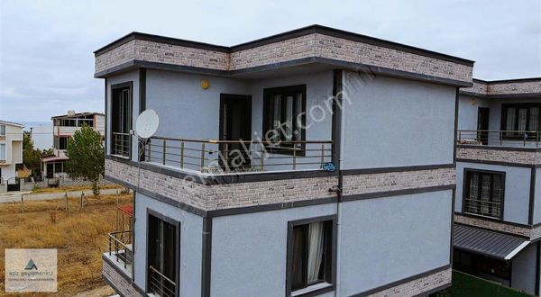 Marmara Ereğlisinde 4+1 Deniz Manzaralı Tripleks Satılık Villa