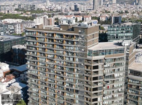 Ontan Bayraklı'da Kiralık Eşyalı Cadde Cepheli Ferah 1+1 Daire