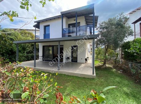 Urla Gülbahçe'de Site İçinde 3+1 Satılık Dubleks Villa