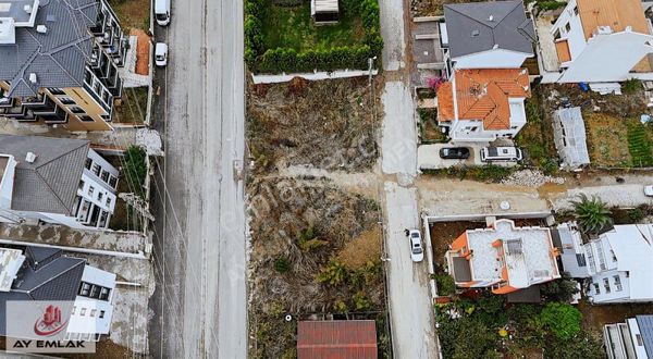 Yalova Çiftlikköy'de 3 Cepheli Cadde Üzeri 324 M2 Köşe Arsa!