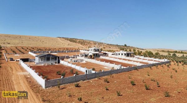 Suboğazı Etrafı Çevrili Manzaralı Yanında Bağevleri Mevcut