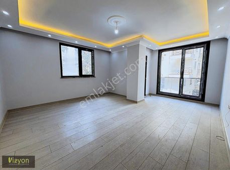 Cumhuriyet Mahallesinde Geniş Arakat Şık Satılık 2+1 Daire