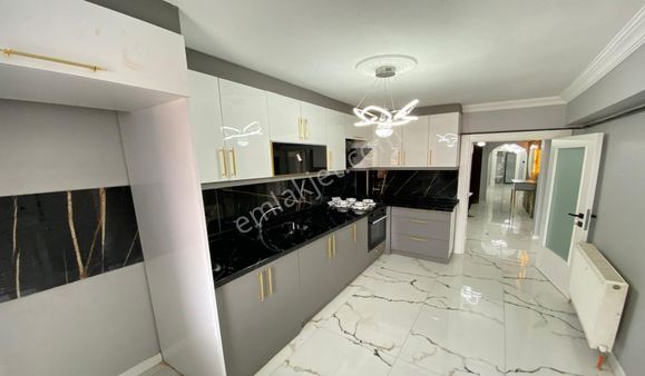 Ufuktepe Cadde Üzeri 3+1 Kat Konumunda Altı Daire Lüks Yapılı