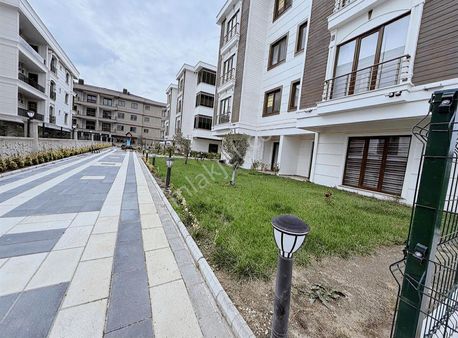 2+1 Sitede Satılık Arakat Daire Zafer Mahallesi