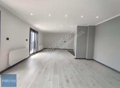 Nergiz Mahallesi Çarşı İçerisinde Geniş Özel Dizayn 3+1 Dubleks