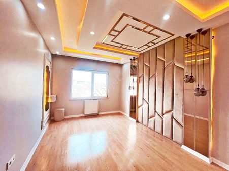 İnşaat Firmasından Metrobüse Yakın Acil Satılık 1+1 Arakat