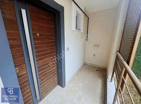 Menderes Coldwell Banker Poyraz'dan Köşe Konum Geniş Bahçe 4+1