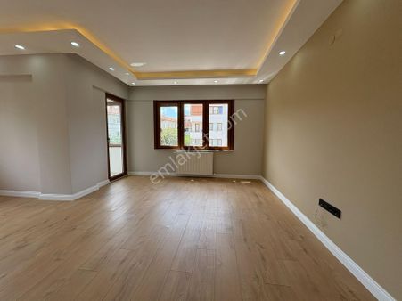 Oben'den Altıntepe Bağdat Caddesi Üzerinde Lüks Yapılı 2+1 75 M²