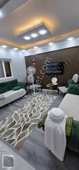 Royal Işık Ofisten Barbaros Mahallesinde 3+1 Açık Mutfak Zemin