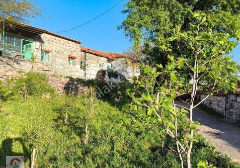 Manisa Yunusemre Mh Recepli Köyü Avlulu 2+1 Taş Ev