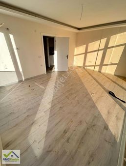 Küçükhasbahçe'de Kiralık 2+1 Sıfır Ofis