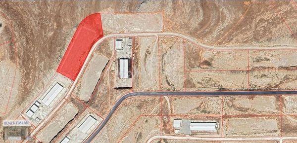 Benek Emlak Besi Organize Yatırımlık Çiftlik Arsası