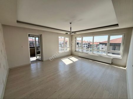 Feridunçelik Mahallesinde 4. Katta 3+1 Ön Cephe Daire