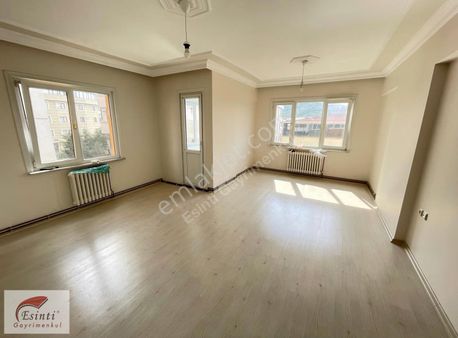 İnönü Mah. 19 Mayıs Cad Yakın Konumda Site İçi Ara Kat 2+1 Daire