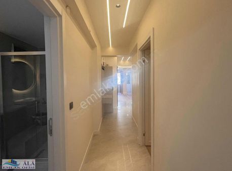 Esenyalıda İnönü Cadde Pareleli 3+1 Satılık Ara-kat Daire