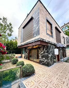 Şehir Merkezinde 3 + 1 Tek Müstakil Özel Havuzlu Eşyalı Villa