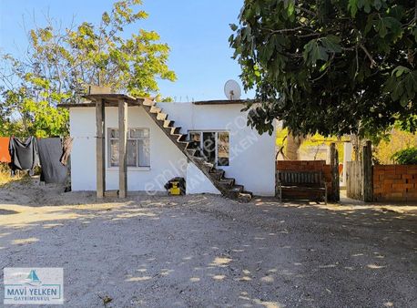 Çanakkale Ezine Üvecik Köy İçi Tek Arsada 2 Müstakil Köy Evi