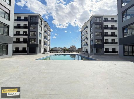 Site İçi Yerden Isıtmalı Kapalı Otoparklı Havuzlu 2+1 Lüx Dairee