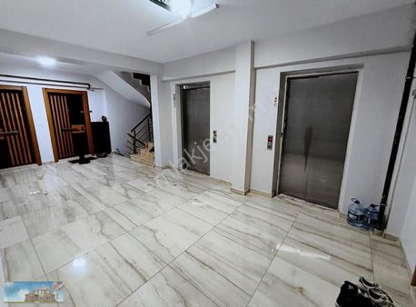 Barış'tan Cennet Metrobüs Çok Yakın Asansör+k.otoparklı Daire