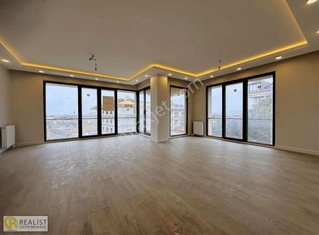 Çengelköyde Muhteşem Konumda Butik Sitede A Kalite Dublex Daire