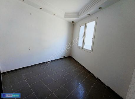 Kuşadası Merkezde İşyerine Ve Meskene Uygun 1+1 Satılık Daire