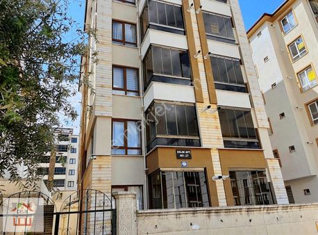 Kuzeykentte Harika Lokasyonda Geniş Satılık 1+1 Daire