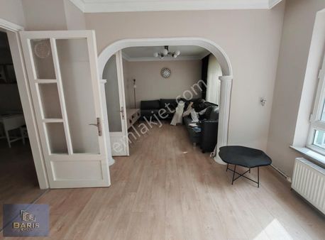 Barış Gayrimenkul'den Karaağaç'ta Ara Kat Bakımlı Daire.