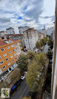 Şerifali De 3+1 Şanlı Caddesinde Ulaşımın Dibinde K. Otoparklı