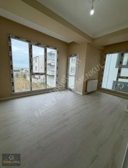 Famili Gayrimenkul'den Satılık Ara Kat Ön Cephe Çift Balkonlu