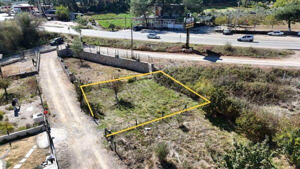 Anayol Üstünde 255 M2 Hisse Tapulu Elektrik Su Var Site İçinde Menderes İzmir
