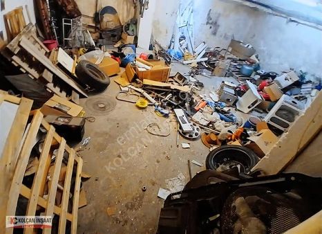 Menderes Caddesinde Geniş Ferah Çift Cephe Satılık Dükkan