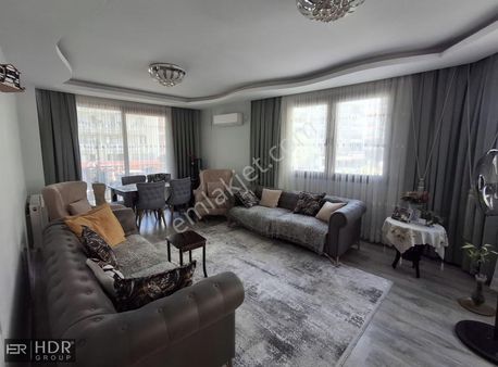 Karşıyaka Şemikler Ana Caddede Köşe 3 Cepheli Satılık 3+1 Daire