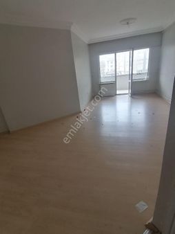 Ümraniye Atakent Site İçi 3+1 5.kat 90 Metre Metro Yürüme Mesafesi Çarşı Kiralık Ev Daire