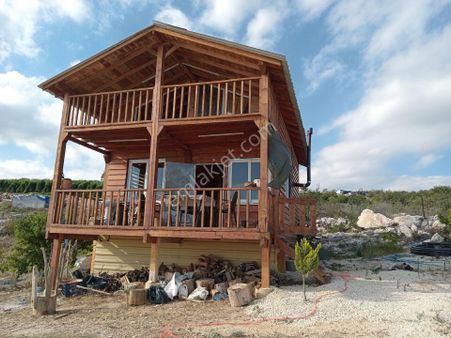 Mersin Erdemli Sıraç'da İçerisinde Dubleks Ahşap Ev Bulunan Satılık Tarla-bahçe