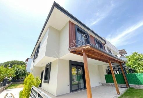Seferihisar Doğanbey De Denize 400mt Bahçeli Satılık 4+1 Villa