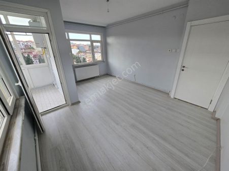 Deluxe 26 'dan Fıstıkağacı Metroya 5 Dk Balkonlu 3+1 100 M2 Daire